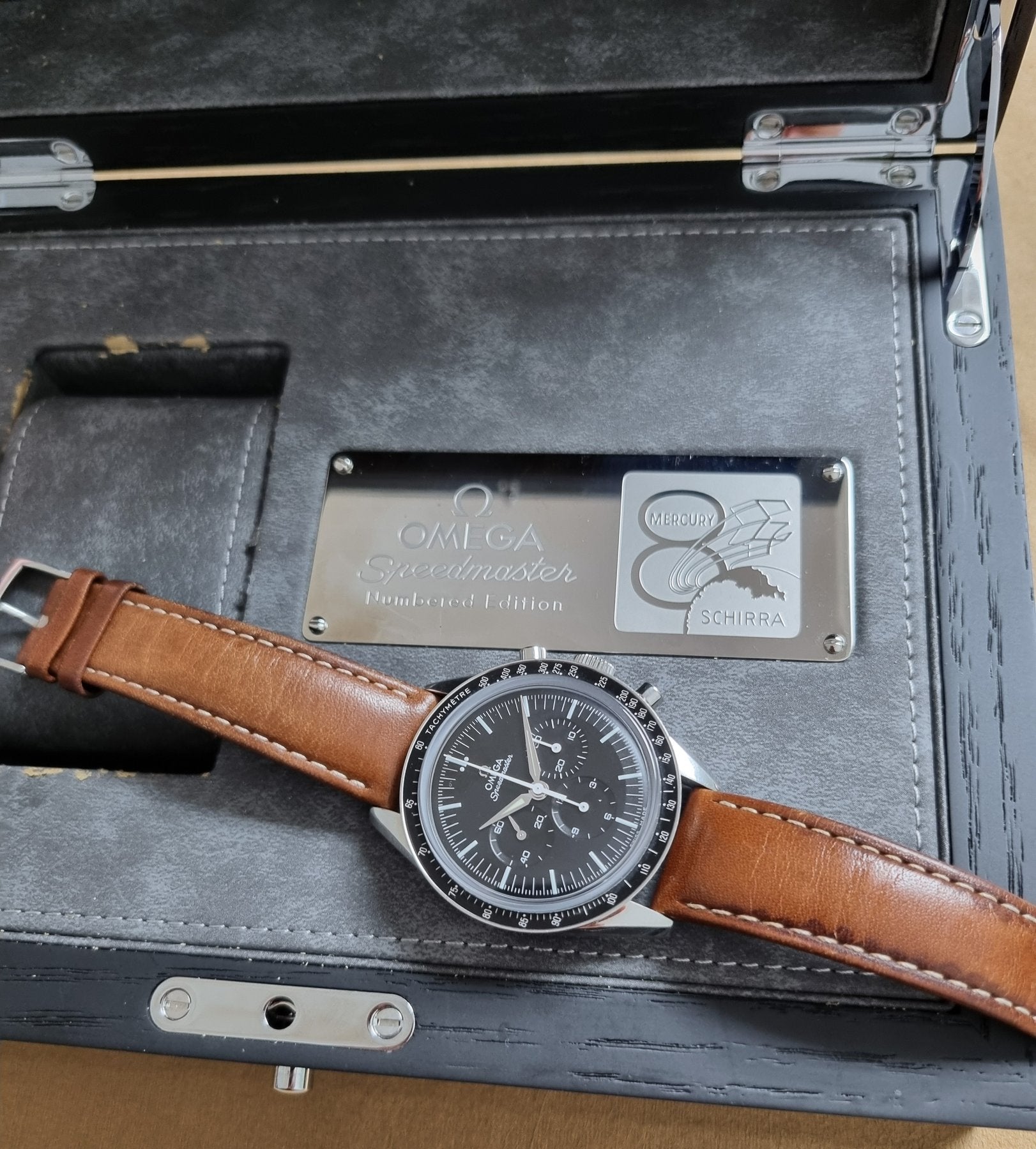 Omega - Speedmaster - 311.32.40.30.01.001 - Masculino - 2000 - 2010